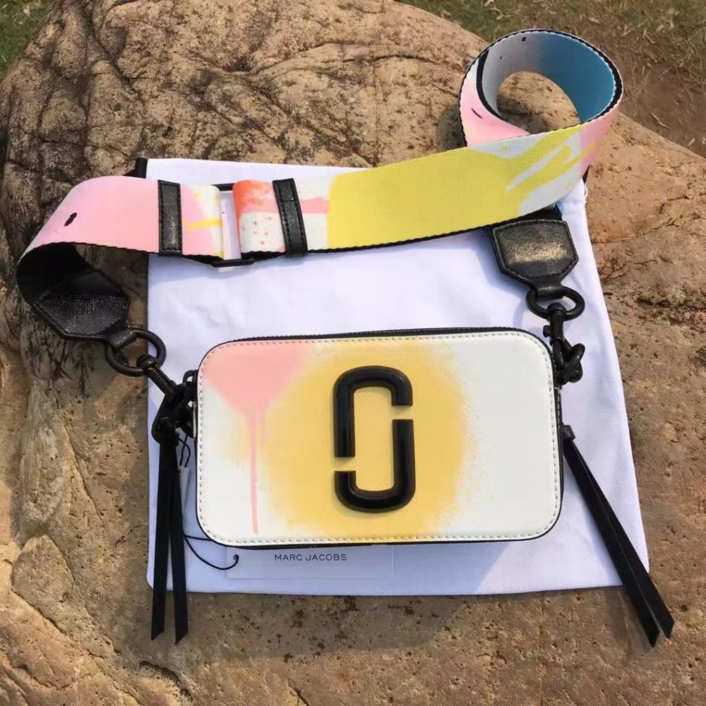 🌈🌈Marc Jacob Crossbody 🌈 🌈 - Picture 8 of 15
